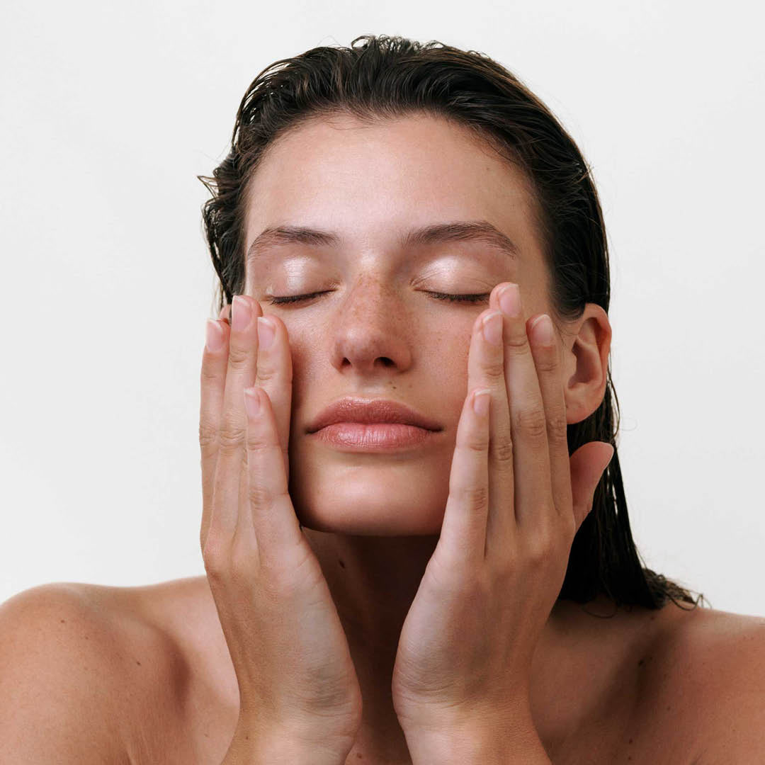 Dr. Hauschka Renew & Activate Ampoules application