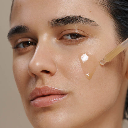 Hydrating Serum Plus model application